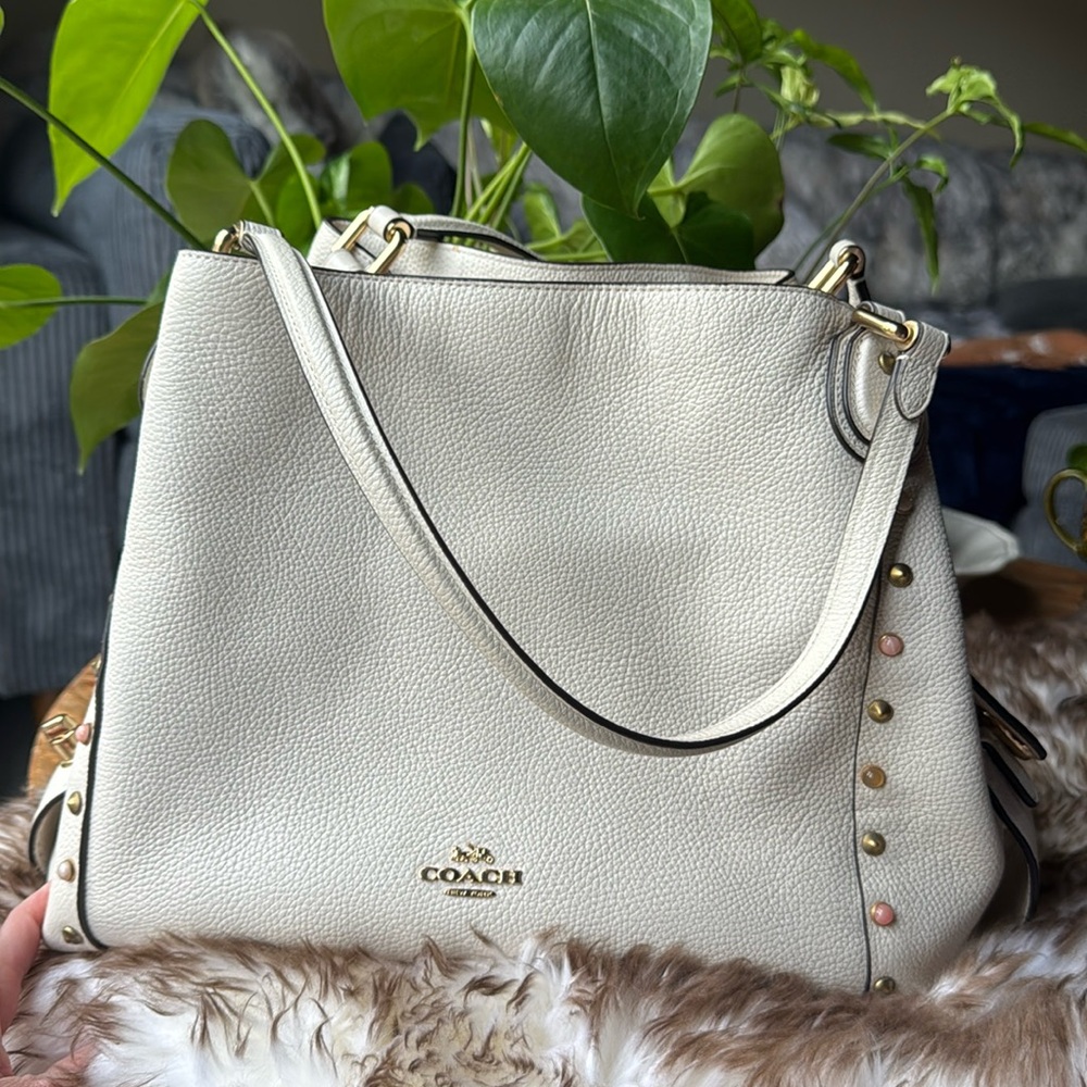Coach White Leather Shoulder Bag with Pebbled Texture